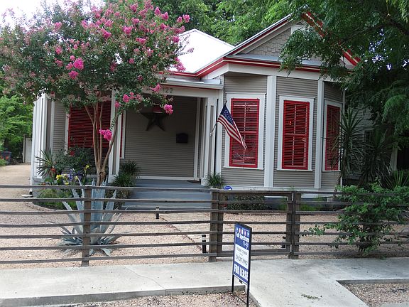 2nd image of 122 Lotus St