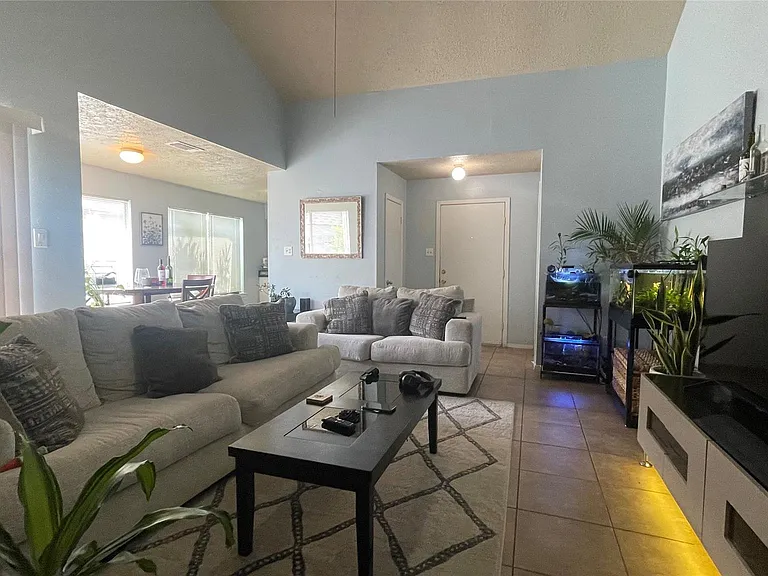 19430 Cypress Canyon Dr — Photo 4