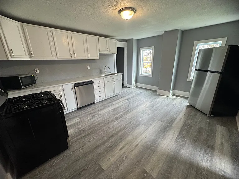 1315 Brown St — Photo 2