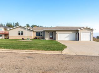 3020 Hillside Rd NW, Mandan, ND 58554