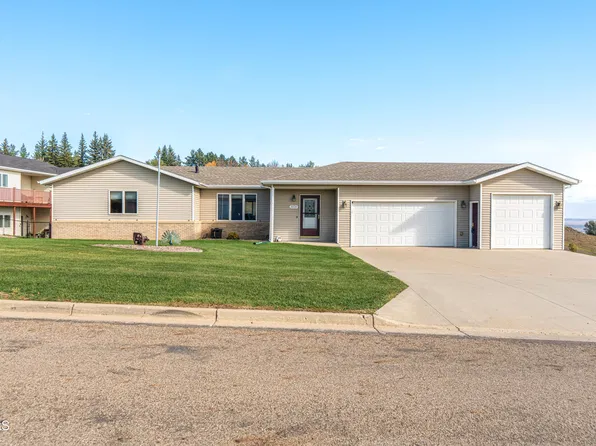 3020 Hillside Rd NW, Mandan, ND 58554