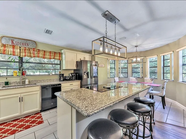 1371 Talbott Cir — Photo 24