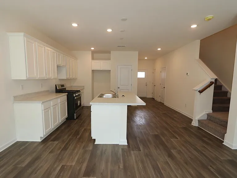 2645 Aubrey St — Photo 8