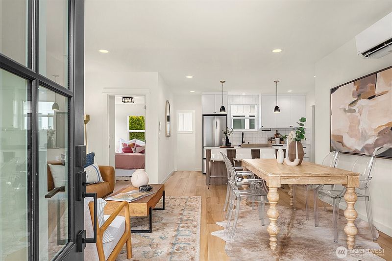 2nd image of 8913 8th Avenue NE