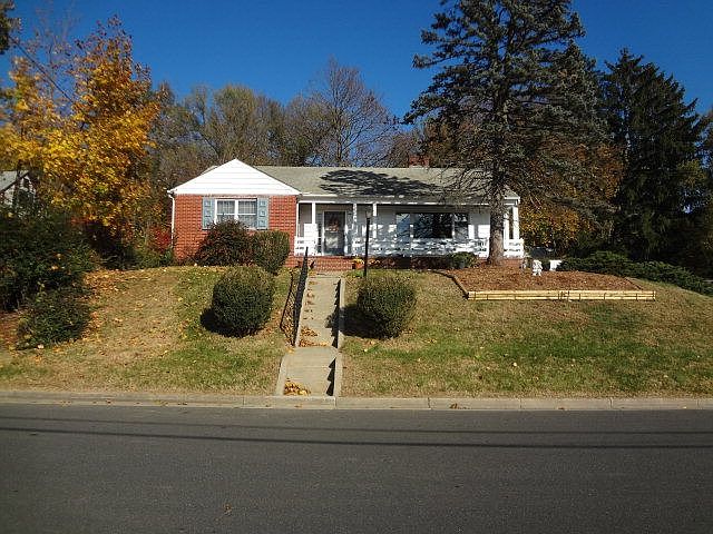 1st image of 210 Monument Ave