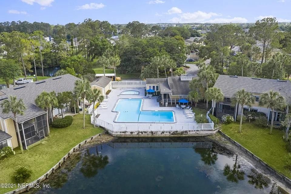 Los Lagos Pool and Clubhouse (To the Right)