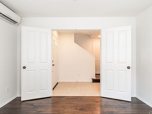 4th image of 1800 Oak St Unit 311