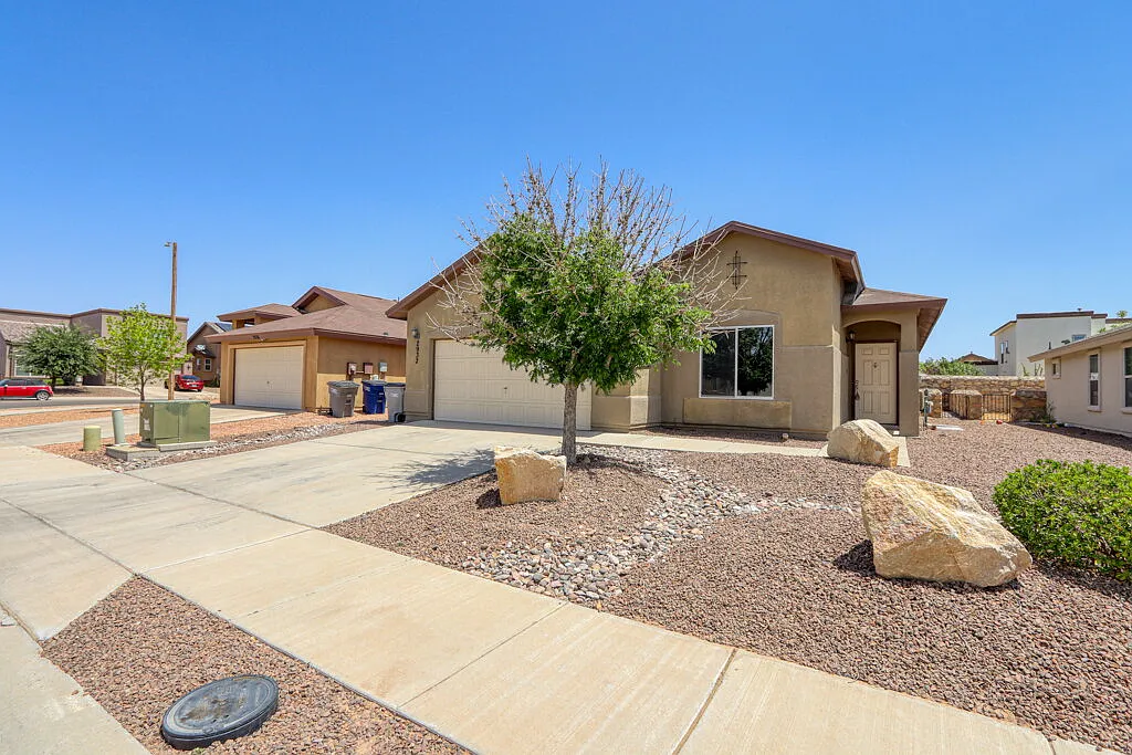 3 bed, 2.0 bath, 1657 sqft, $1,750 — Photo 1