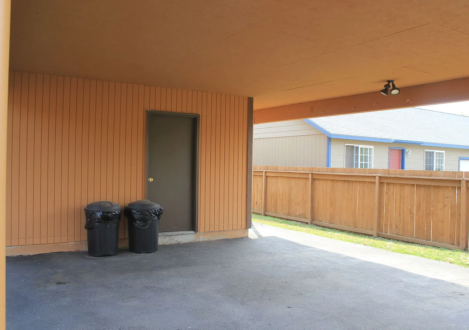 1304 Brooklane — Photo 4