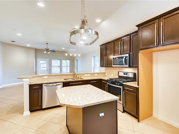 5th image of 1521 Cockatiel Dr