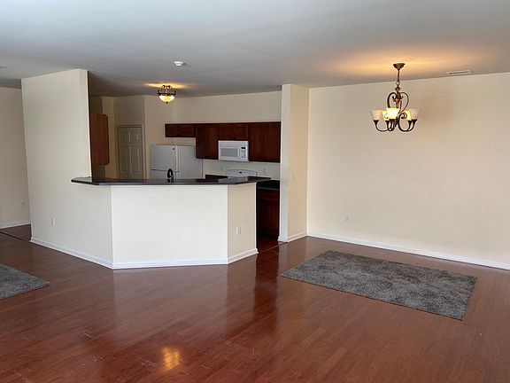 2nd image of 47644 Ormskirk Dr