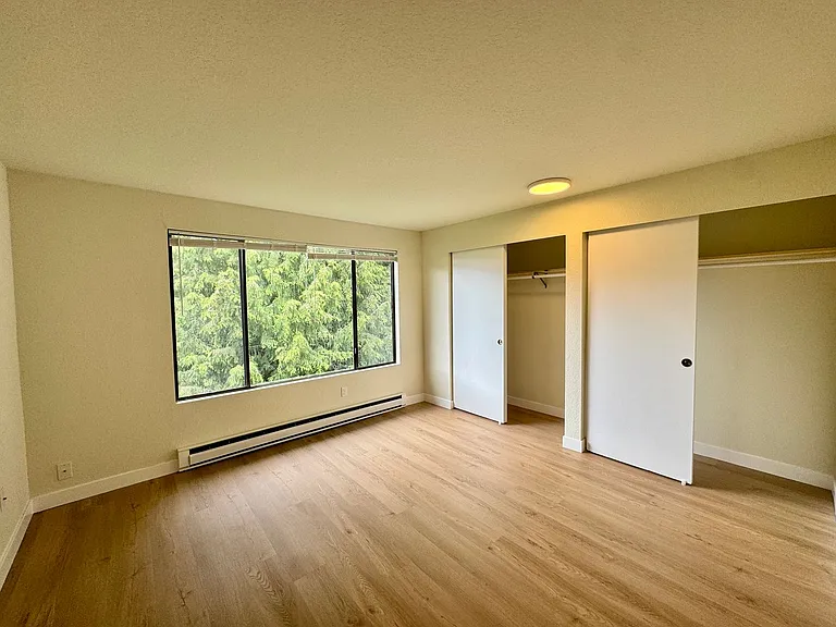 Stone Court Duplex — Photo 8