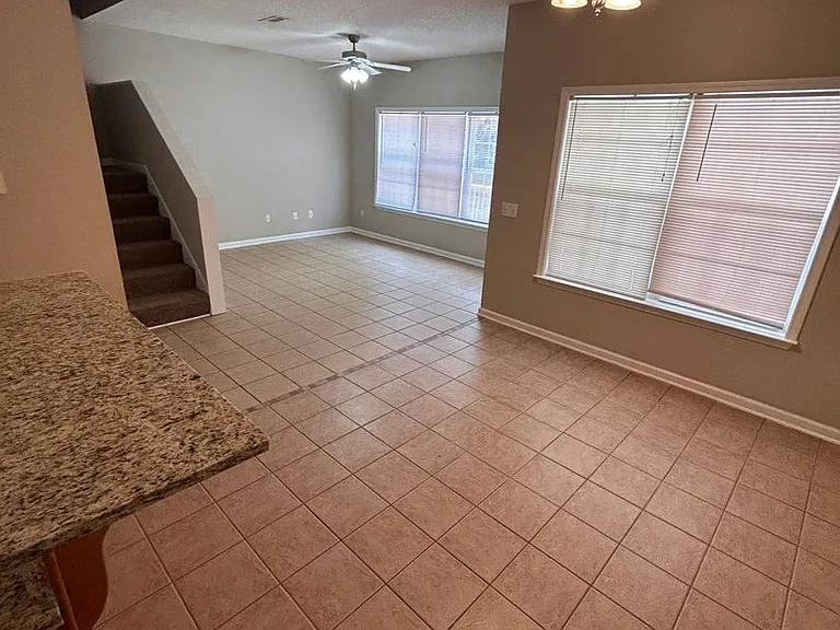 23 Courtyard Way — Photo 4