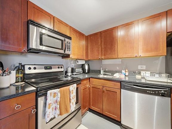 5th image of 655 W Irving Park Rd APT 412