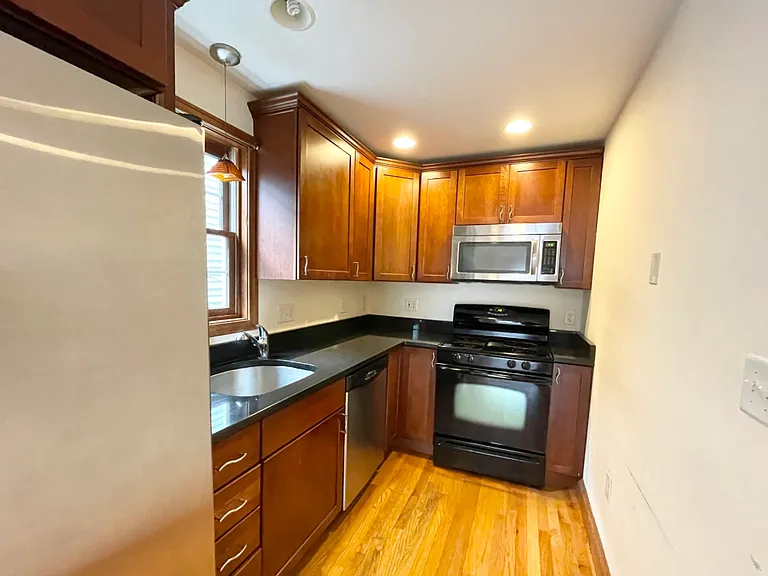 241 W 3rd St #2F — Photo 1