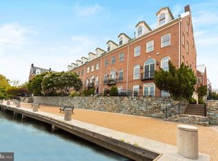 700 Kahn Pl, Alexandria, VA 22314