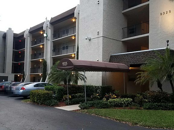 3rd image of 9325 Lagoon Pl APT 405