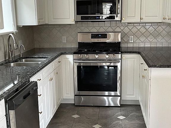 2nd image of 149 Bay 8 St #3