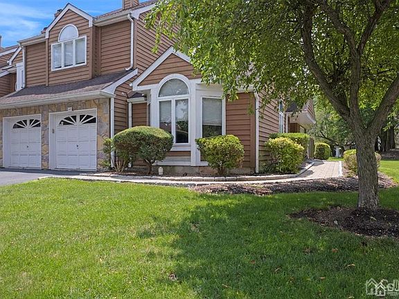 2nd image of 105 Alderberry Ct