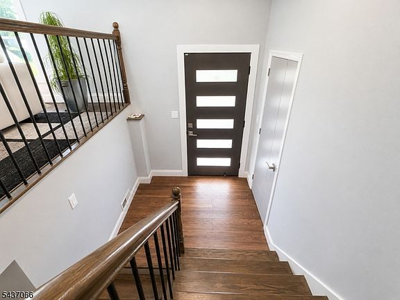 2nd image of 1626 Larkspur Dr