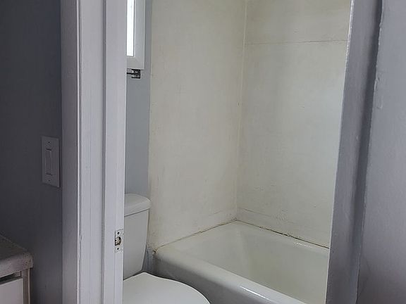 3rd image of 218 N Willow Ave #13