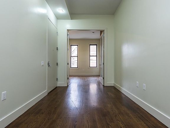 3rd image of 179 Maujer St #1E