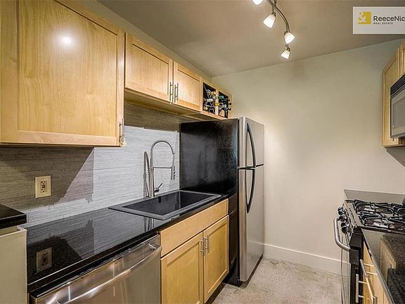 3rd image of 600 E 8th St APT 2P