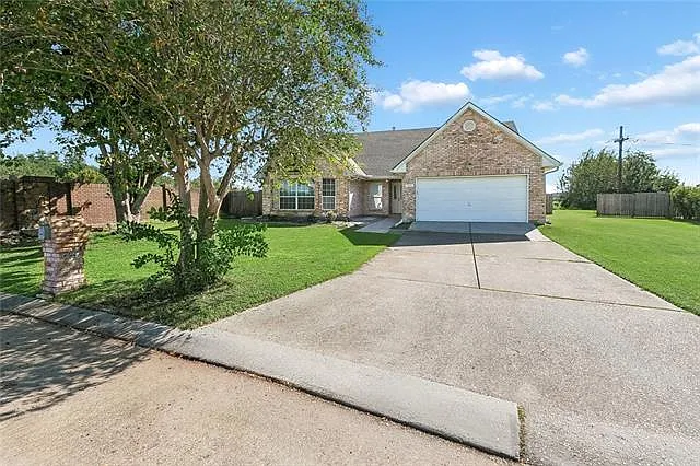 4 bed, 3.0 bath, 3007 sqft, $2,500 — Photo 2