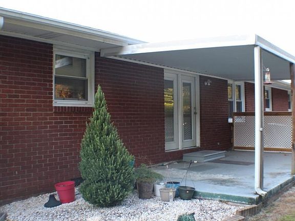 2nd image of 1242 Thomas Blvd