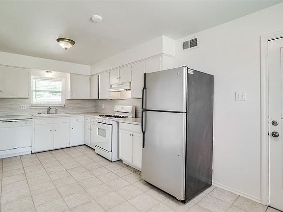 5th image of 10425 Lanshire Dr