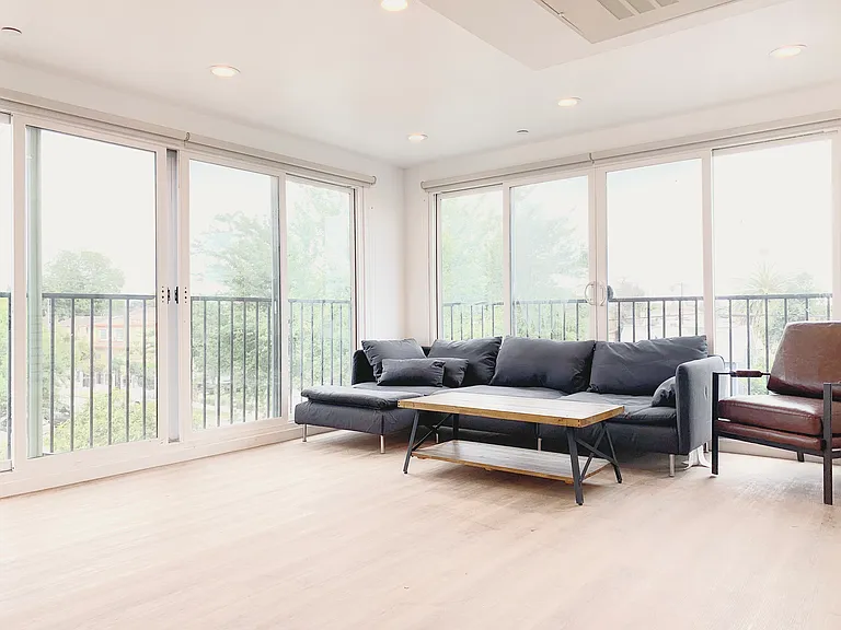 1436 W 36th Pl — Photo 16
