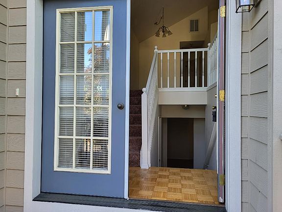 4th image of 378 Glenn St