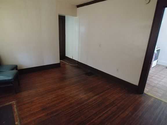 2nd image of 165 Weyl St #43982962C