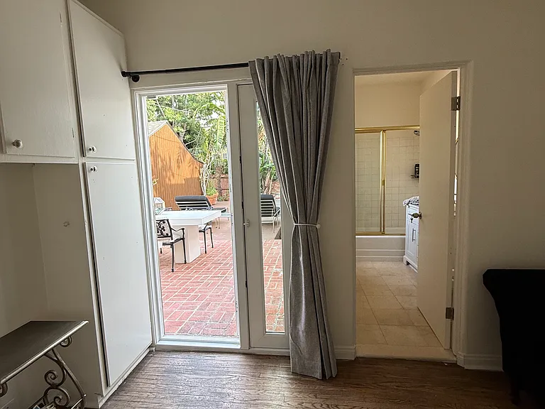 8748 Ashcroft Ave — Photo 16