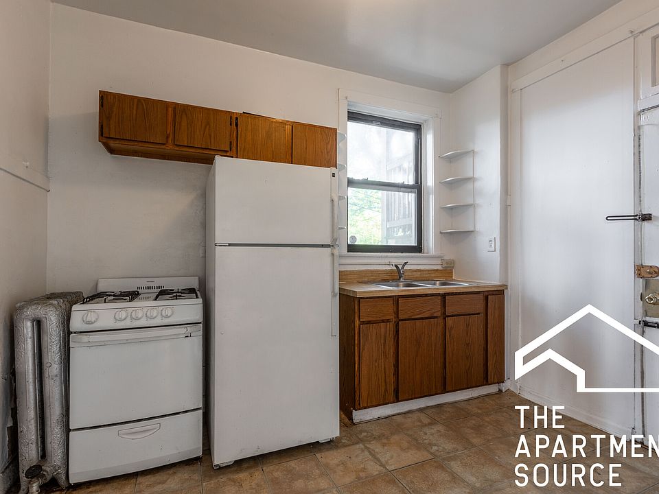 1st image of 2424 N Sawyer Ave #2N