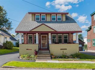 28 Spruce St, Gloversville, NY 12078