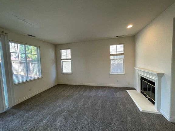 5th image of 208 Abigail Cir