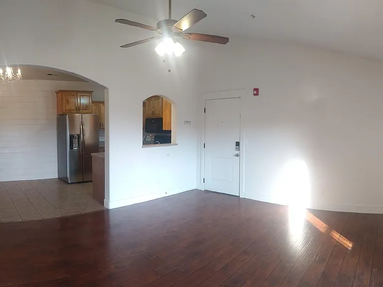 1045 S 1700 W — Photo 6