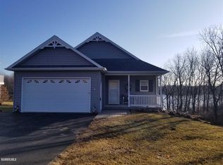 1A6 Painted Post Ln, Apple River, IL 61001