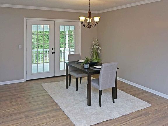 5th image of 331 Bishop Dr