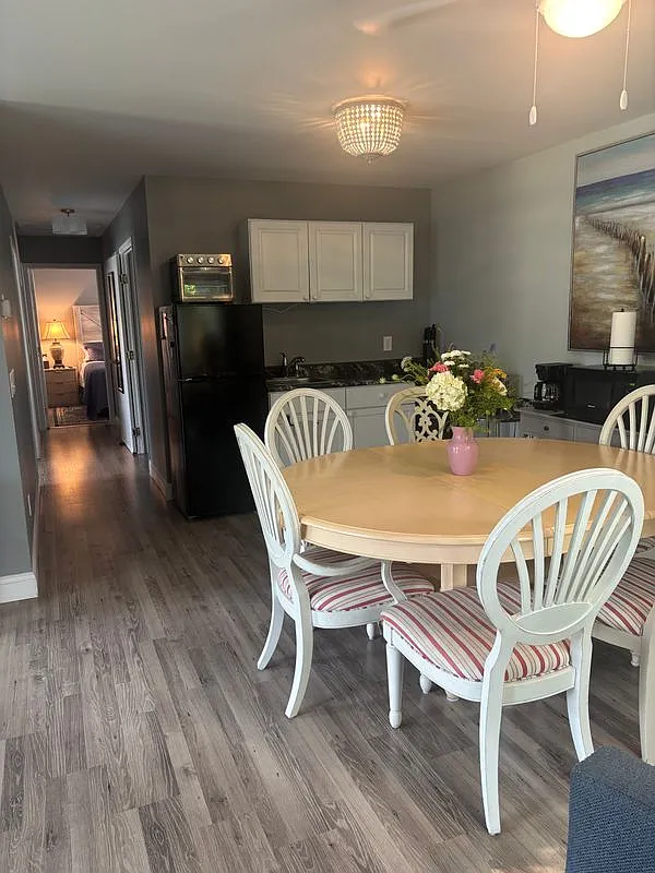3 bed, 1.5 bath, 1120 sqft, $2,500 — Photo 4
