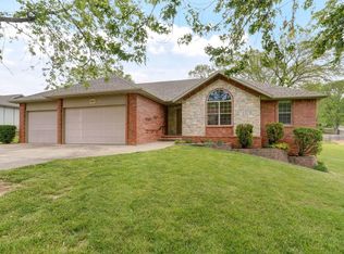 902 N 39th St, Nixa, MO 65714