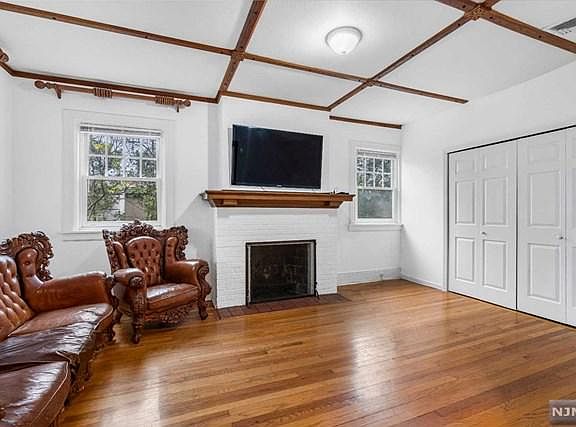 3rd image of 311 Magnolia Pl