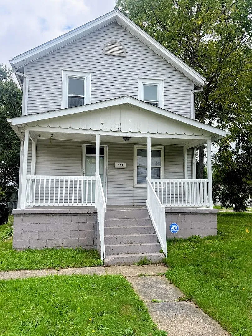 2 Bedroom 1 Bathroom Home for Rent — Photo 1