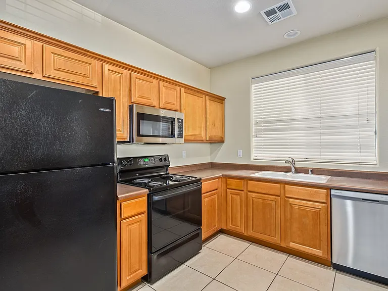 13569 W Cypress St — Photo 10