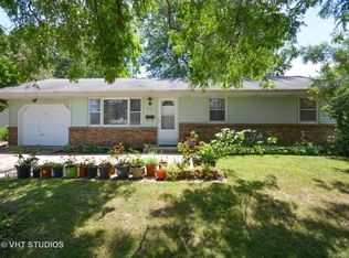 314 Dee Rd, North Aurora, IL 60542