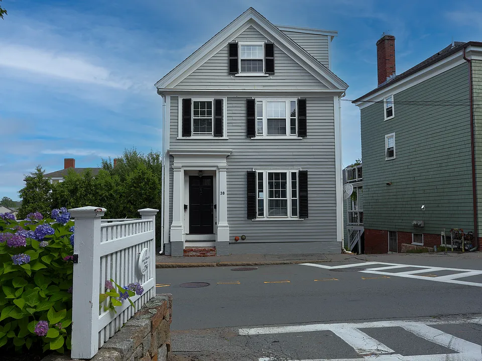 38 Central St #2