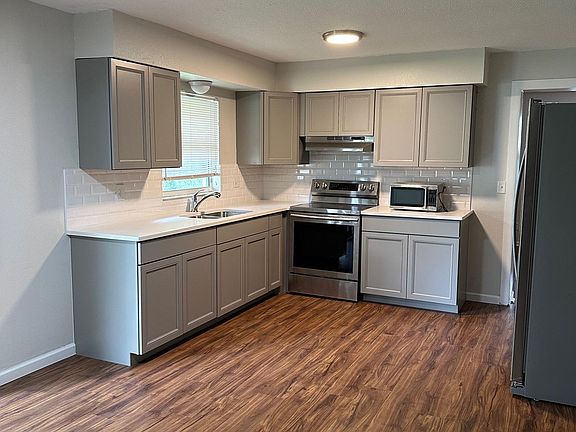 5th image of 1415 NE 53rd St