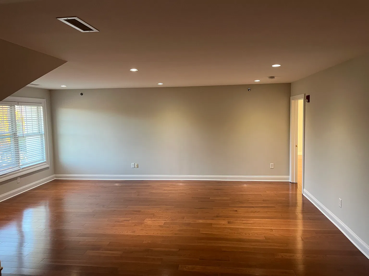 1 bed, 1300 sqft, $2,700 — Photo 1