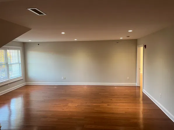 94 Danbury Rd APT 9, Ridgefield, CT 06877